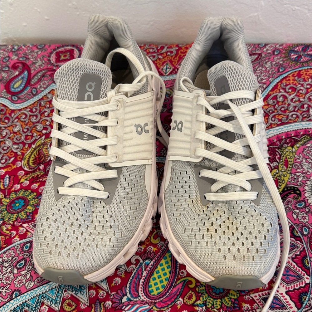 On Cloud on running shoes size 5 oncloud - Picture 4 of 8